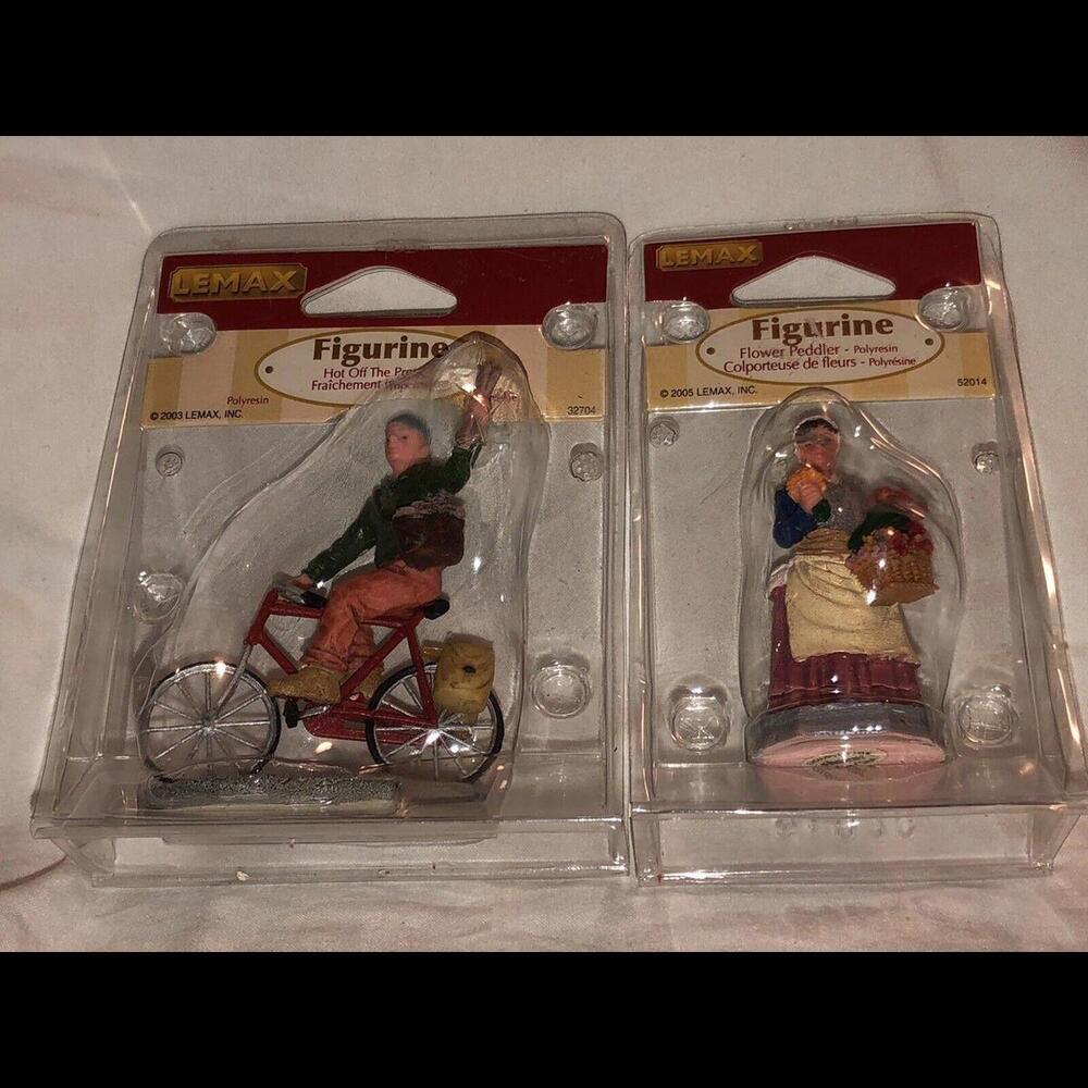 Lemax Village Collection 52014-32704 Flower Peddler-Hot Off The Press  Figurines